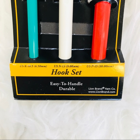 Lion Brand Plastic Crochet Hooks Set of 3 - Picture 2 of 3